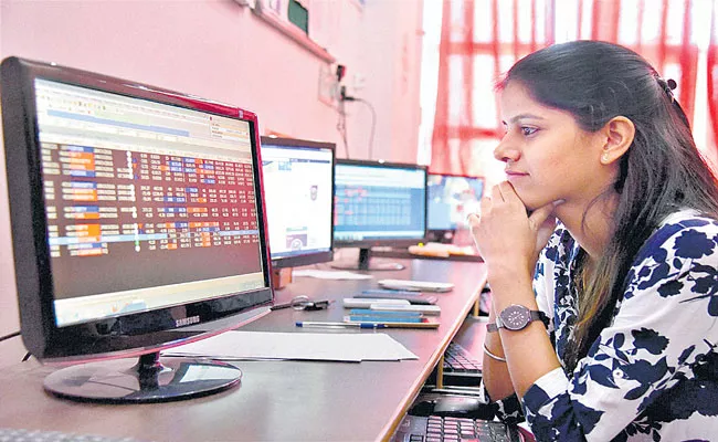 Sensex snaps 4-day losing streak, gains 113pts; Infty, RIL shine - Sakshi