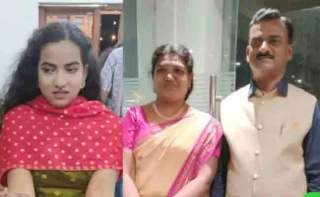 Three Member Family Committed Suicide in Tumkur Karnataka - Sakshi