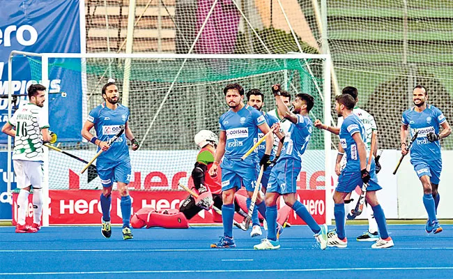 IndiaN Hockey Enters Semi Final Beating Pakistan Asia Champions Trophy - Sakshi