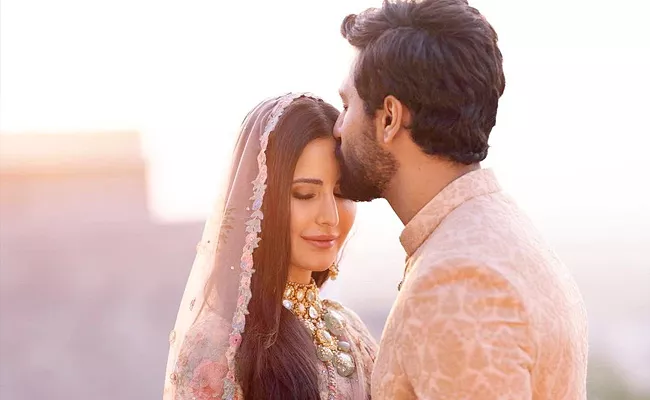 Katrina Kaif Shares First Pic After Wedding - Sakshi