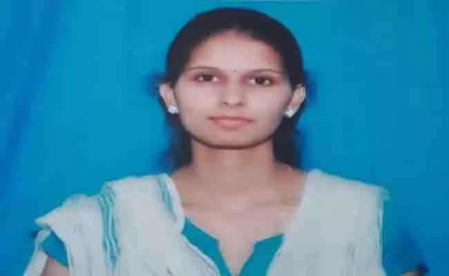 Mother Commits Suicide by Jumping into River at Mandya - Sakshi