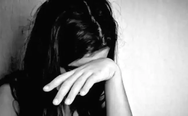 Man Molestation Attempt On Minor Girl Warangal - Sakshi