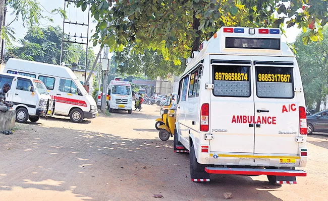 Government Doctors Doing Private Practice In Karimnagar District - Sakshi