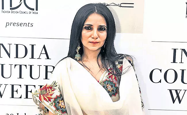 Reliance Brands And Anamika Khanna To Tie Up For Fashion Brand Ak-Ok  - Sakshi