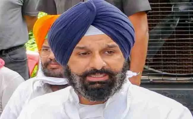 Punjab: SAD leader Bikram Majithia Booked In Drugs Case - Sakshi