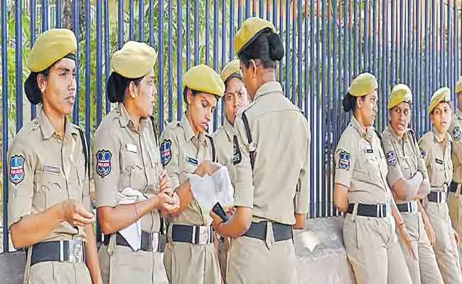 Women Priority Less In Telangana Police Department Positions - Sakshi