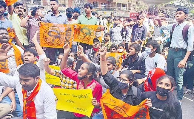 ABVP Darna Over Poor Pass Percentage Disrupts Junior Colleges - Sakshi