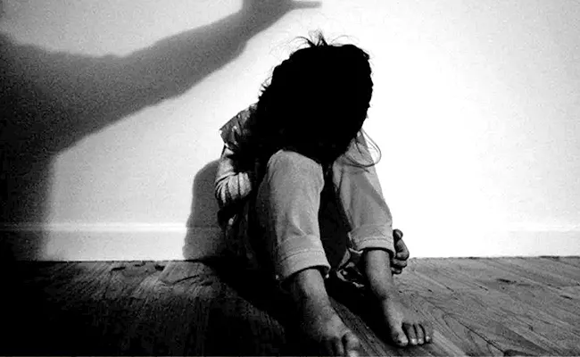 Molestation Attempt On 4 years Old Girl In Banjarahills - Sakshi