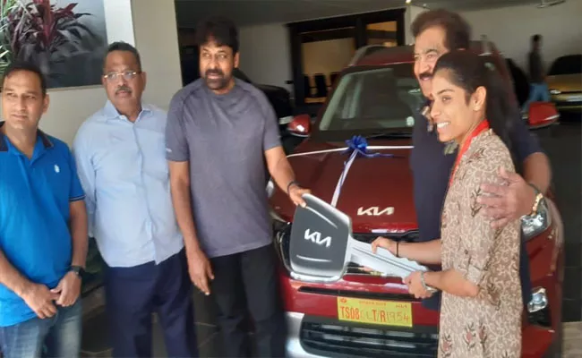 Badminton Coach President Car Gift  To Aruna Reddy Over hands of Chiranjeevi - Sakshi