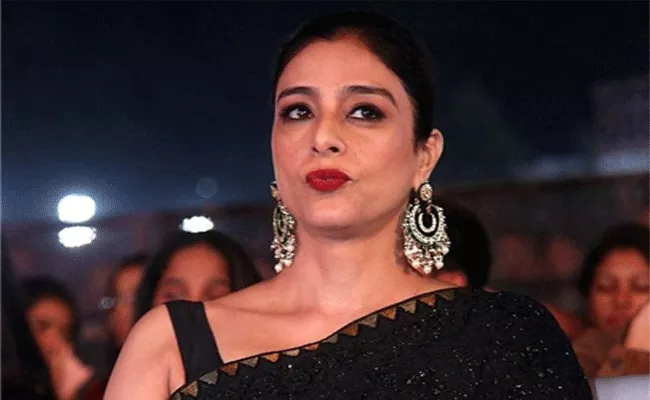 Actress Tabu Warning To Kartik Aaryan See His Reaction, Post Goes Viral - Sakshi