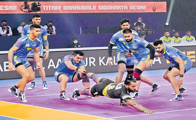 Pro Kabaddi League: Telugu Titans fight back to earn 40-40 tie against Tamil Thalaivas - Sakshi