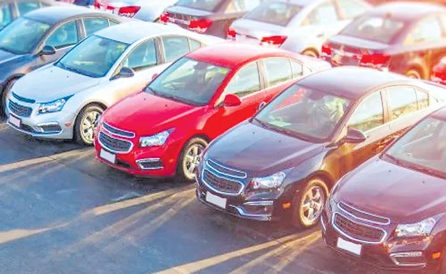 Young people buying old cars in the domestic market - Sakshi