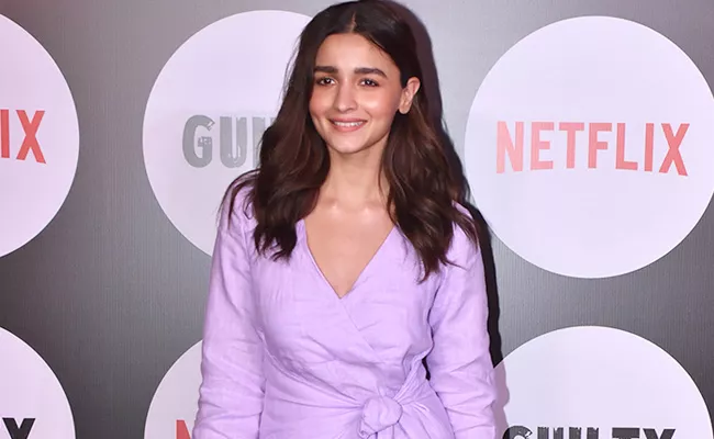 Alia Bhatt Gets Trolled For Not Wearing Mask In Public Place - Sakshi