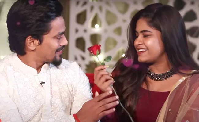 Bigg Boss 4 Fame Mehaboob Dil Se Proposed To Swetha Naidu - Sakshi