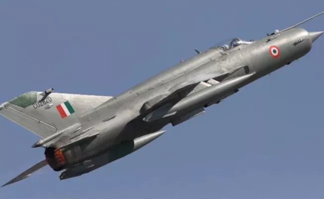 Mig-21 Fighter Jet Crashed Near Jaisalmer Rajasthan - Sakshi