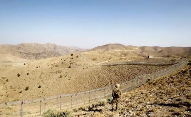 Fencing Issue Pakistan Troops Taliban Exchange fire Along Durand Line - Sakshi