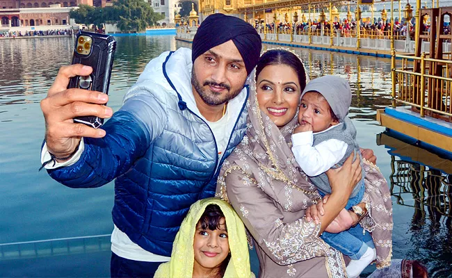 Harbhajan Singh Retirement: Emotional Comments About Parents And Wife - Sakshi