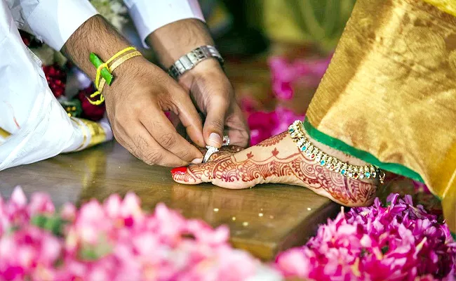 Youth Interested Marriages Through Matrimonial Sites Hyderabad - Sakshi