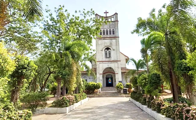 Luxettipet CSI Church Is The Telanganas Second Biggest Church - Sakshi