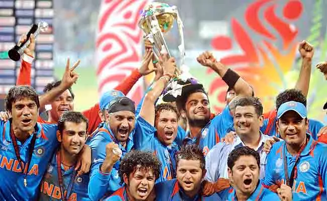 NFT Auction: Bat signed by 2011 World Cup winning team fetches $25,000 - Sakshi