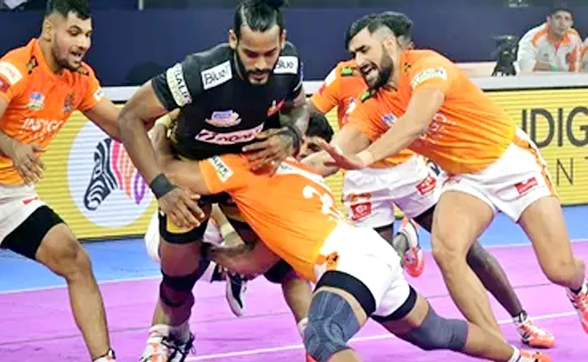 Puneri Paltan scrapes through against Telugu Titans 34 33 - Sakshi