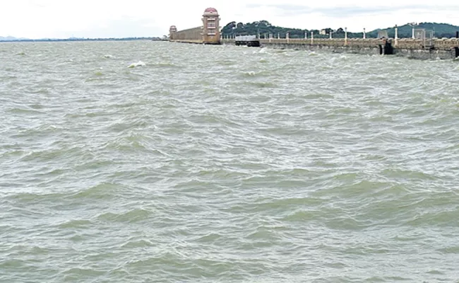 Record Water Level In Tungabhadra Dam - Sakshi