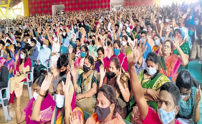 Christmas celebrations at Vijayawada Gunadala Church - Sakshi