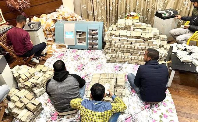 UP: IT Recovers 150 Crore Cash From Businessman, 4 Days To Count - Sakshi