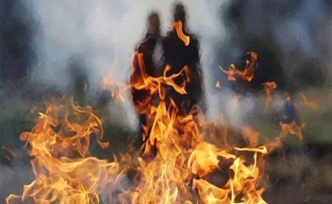 Man Suddenly Lying On Pyre At His Funeral In Delhi - sakshi - Sakshi