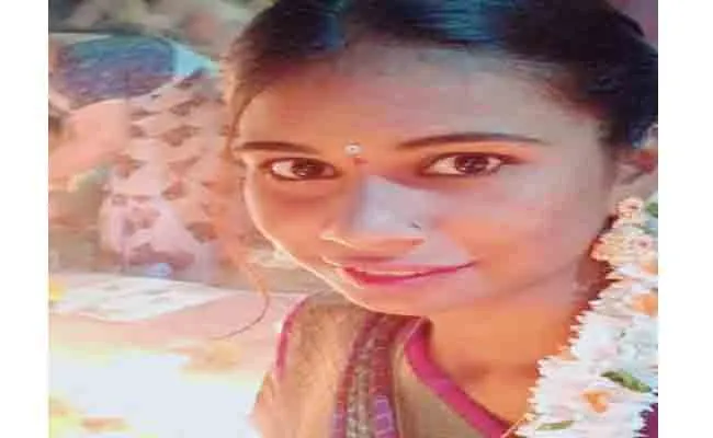 Inter Student Commits Suicide In Anantapur - Sakshi