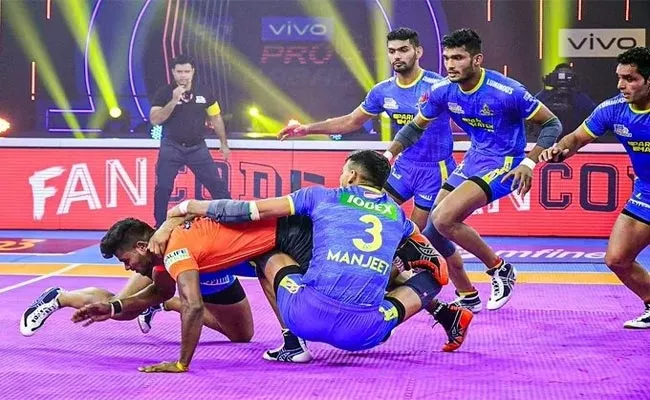 PKL: Tamil Thalaivas Tie U Mumba 30 30 in closely fought match - Sakshi