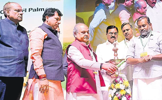 Telangana For More Aid To Oil Palm Crops: Narendra Singh Tomar - Sakshi