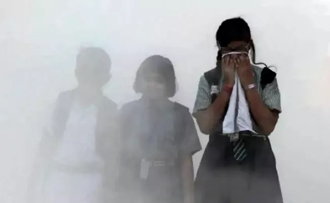 Air Pollution Offline Classes Ban In Delhi NCR Know Reasons - Sakshi