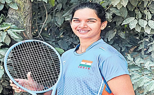 Telangana Girls Rashmika And Soujanya Enters Quarter Finals ITF Tennis - Sakshi