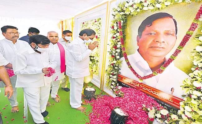 Telangana: CM KCR Assures Rs 100 Crore For Nalgonda Development - Sakshi