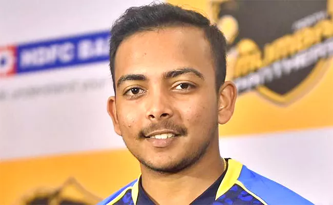 Prithvi Shaw to lead Mumbai in Ranji Trophy - Sakshi