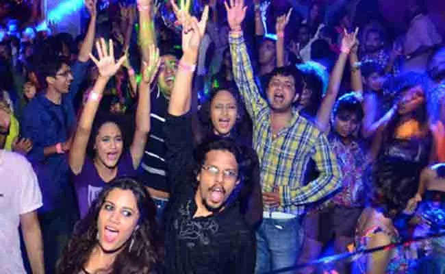 Only Double Vaccinated Guests Allowed at Hyderabad Pubs - Sakshi