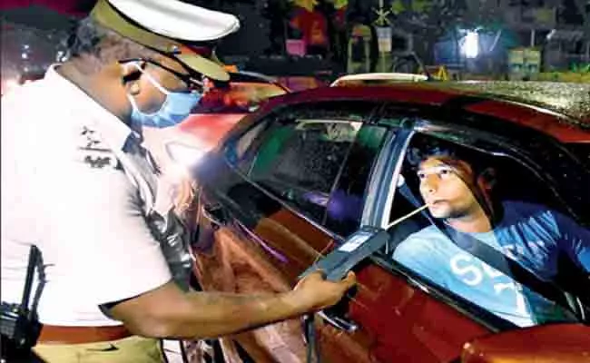 Hyderabad Cops to Step up Drunk Driving Checks on New Year - Sakshi