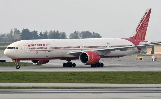 US Passenger Dies Onboard Air India Flight Returns To Delhi - Sakshi