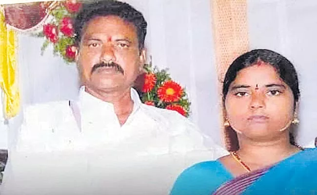 Husband Brutally Killed His Wife In Peddapalli District - Sakshi