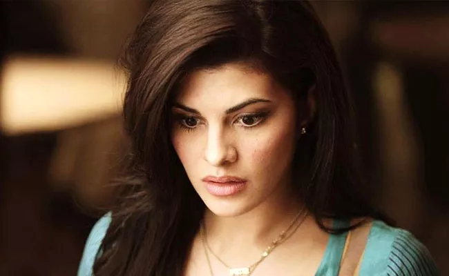 Jacqueline Fernandez Stopped At Mumbai Airport - Sakshi