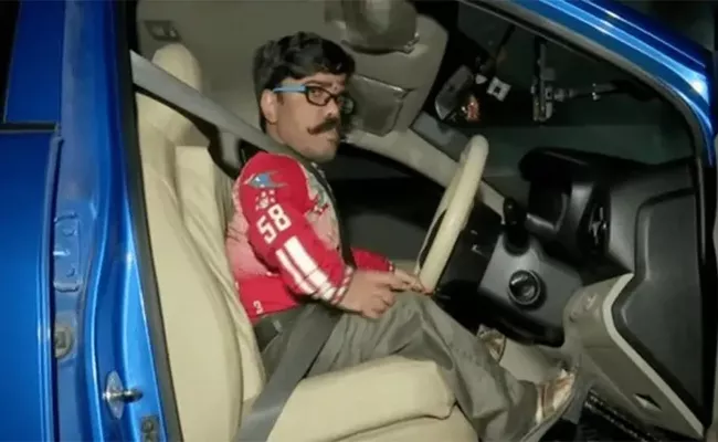 Hyderabad Man Becomes India First Dwarf to Acquire Driving License - Sakshi