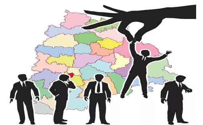 Telangana Government Focused On Distribution Of Employees Among New Districts - Sakshi