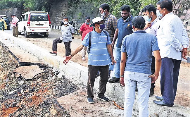 A team of Kerala experts examined the landslides at tirumala - Sakshi