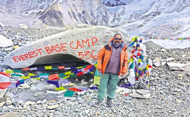 Retired police officer Rajashikhamani who climbed Everest at his old age - Sakshi