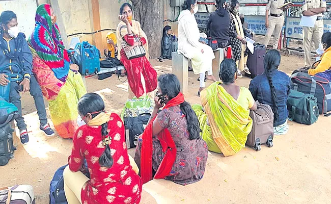 Shamshabad: 44 women Flying To Kuwait Were Caught At RGI With Fake Visas - Sakshi