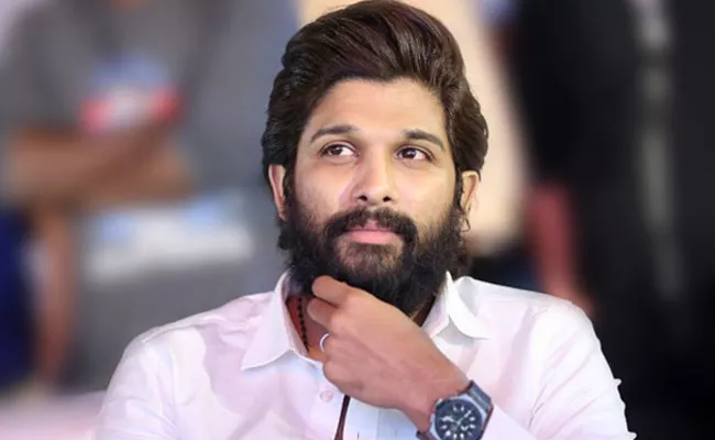 Allu Arjun Gifted Gold Ring Weight 10 Grams To Pushpa Team - Sakshi