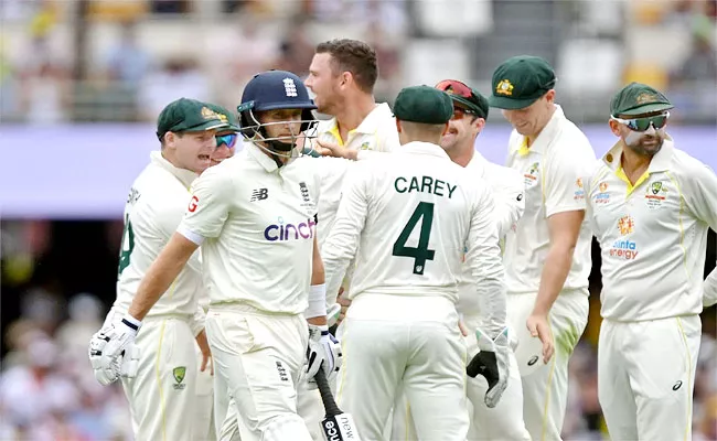 QueensLand Police Troll After Englnad Collapse 147 Runs 1st Test Ashes - Sakshi