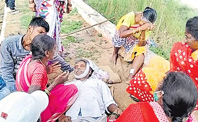 Farmer Died In Huzurabad - Sakshi