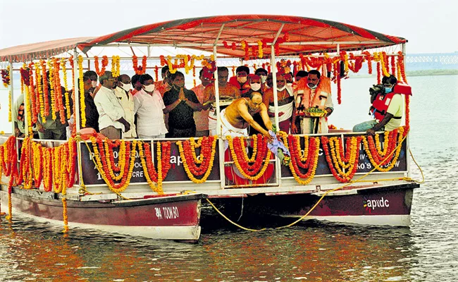 Immersion of Roshaiya ashes in Godavari and Krishna rivers - Sakshi